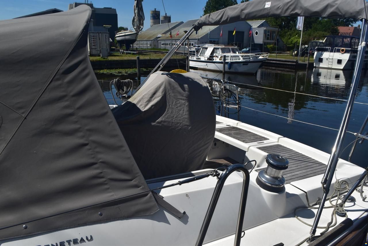 Beneteau Oceanis 37