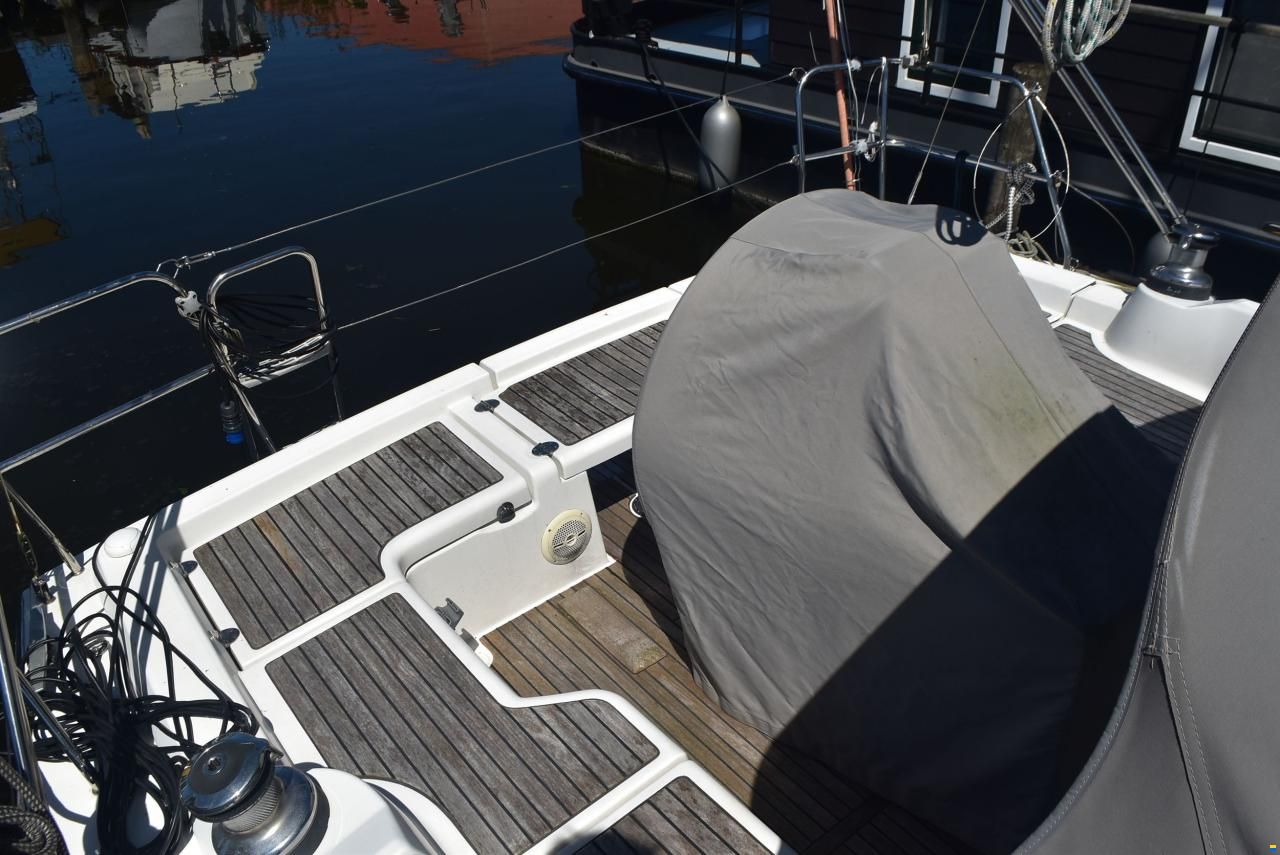 Beneteau Oceanis 37