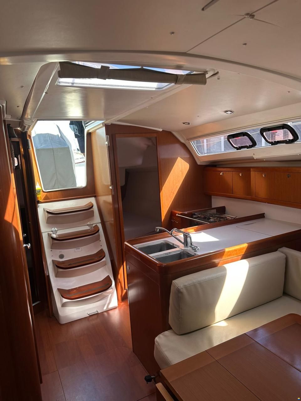 Beneteau Oceanis 37