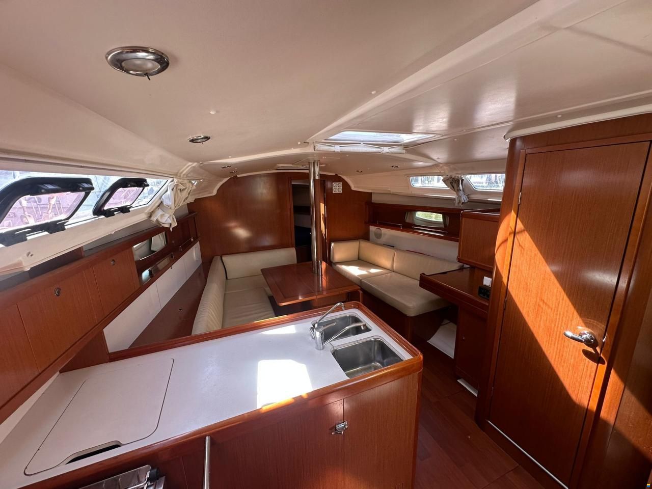 Beneteau Oceanis 37
