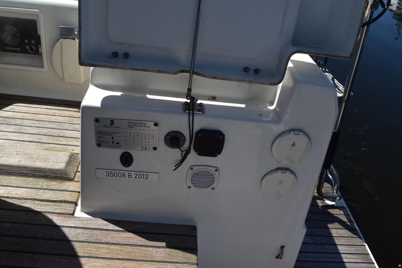 Beneteau Oceanis 37
