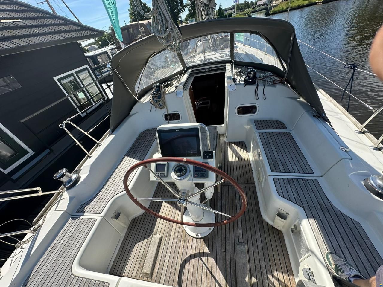 Beneteau Oceanis 37
