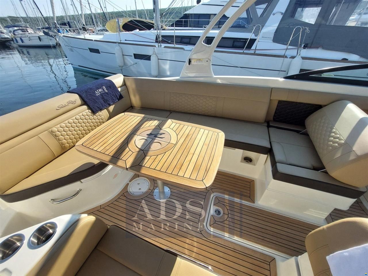 Sea Ray 270 SDX