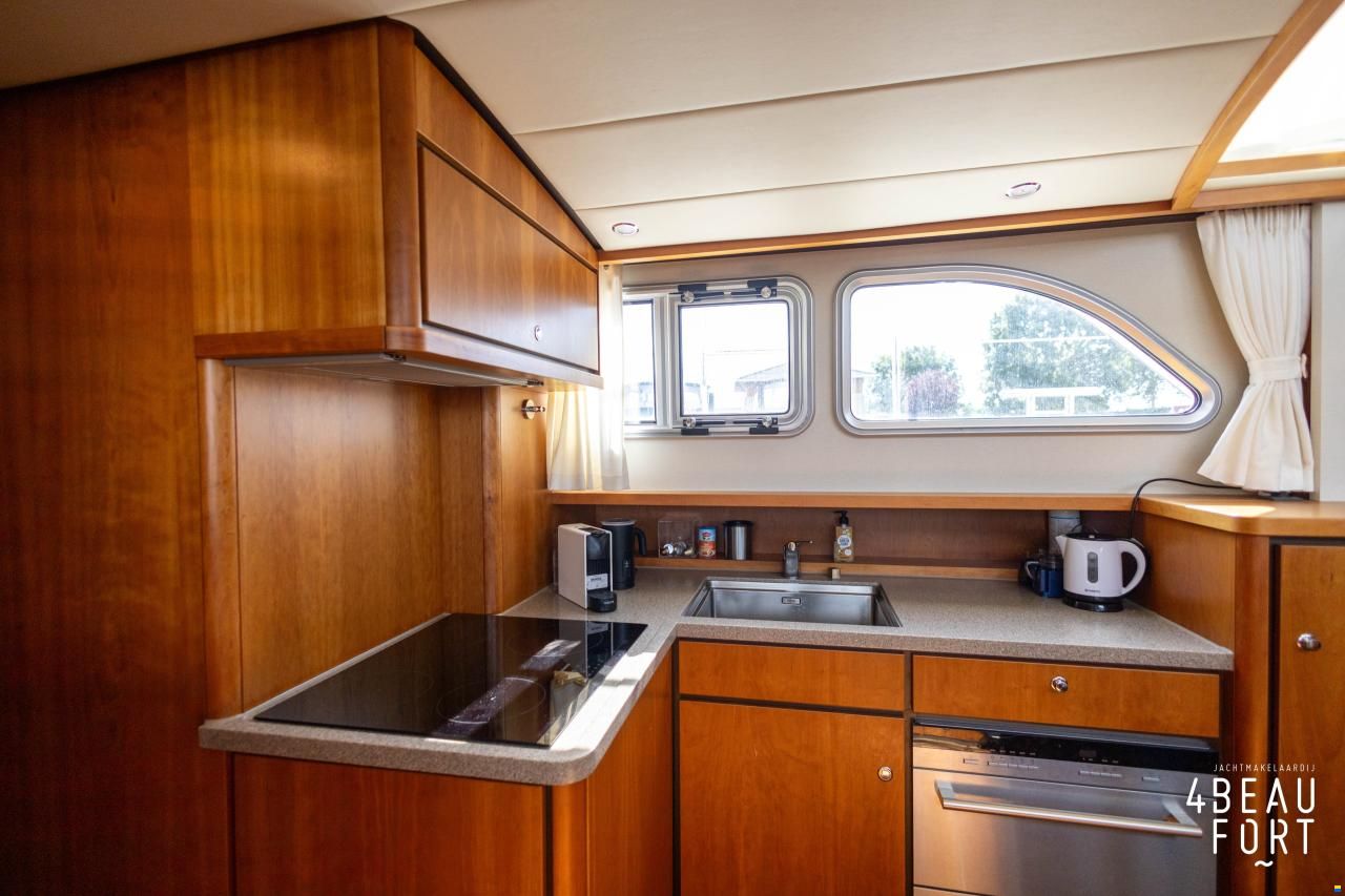 Linssen Grand Sturdy 470 Sedan Wheelhouse Longto