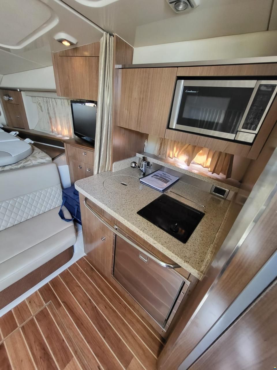 Chaparral 310 Signature