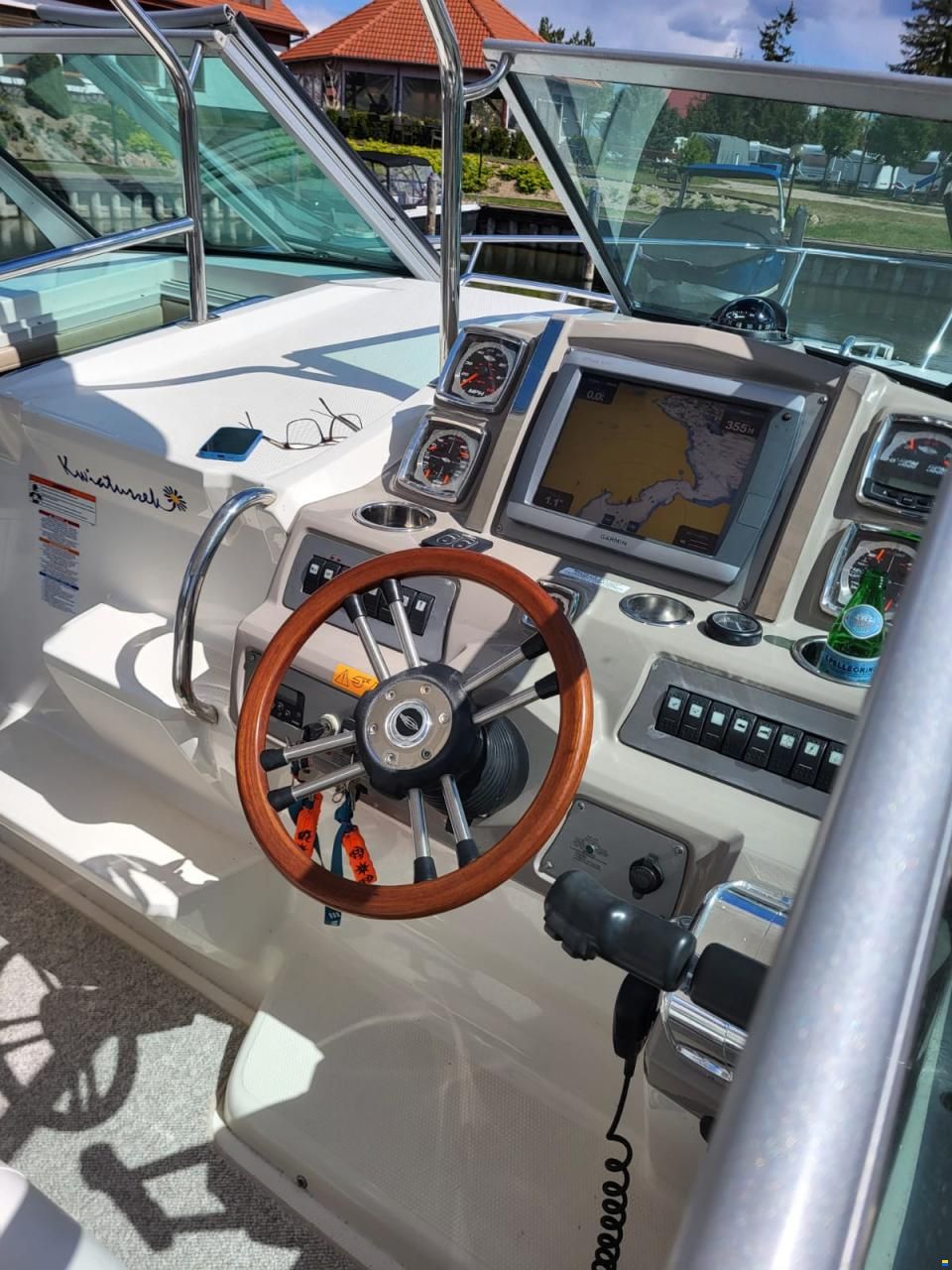 Chaparral 310 Signature