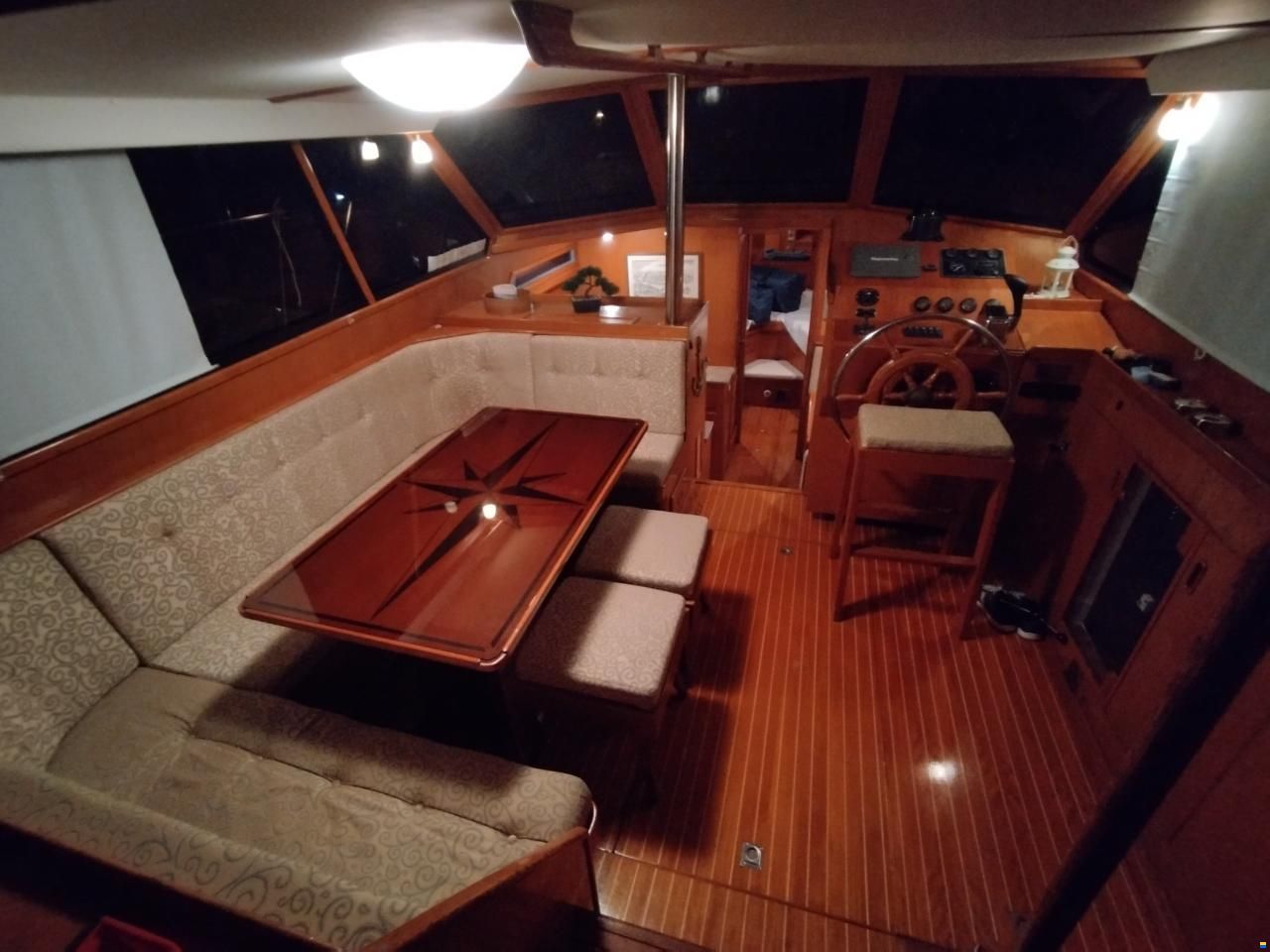 President Yachts International 37