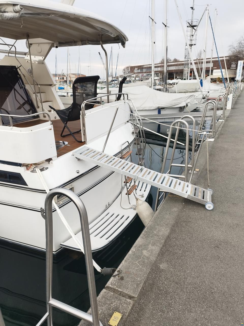 President Yachts International 37