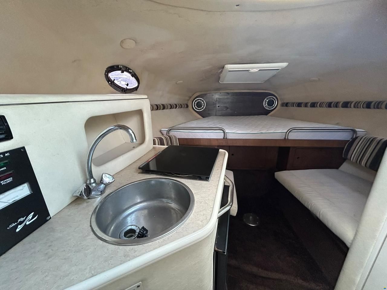Sea Ray 240 DA