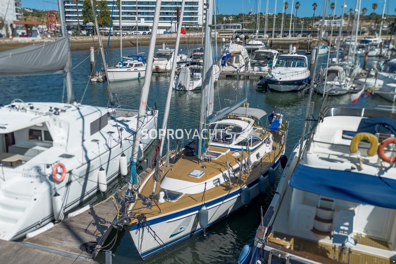 Hallberg-Rassy 43