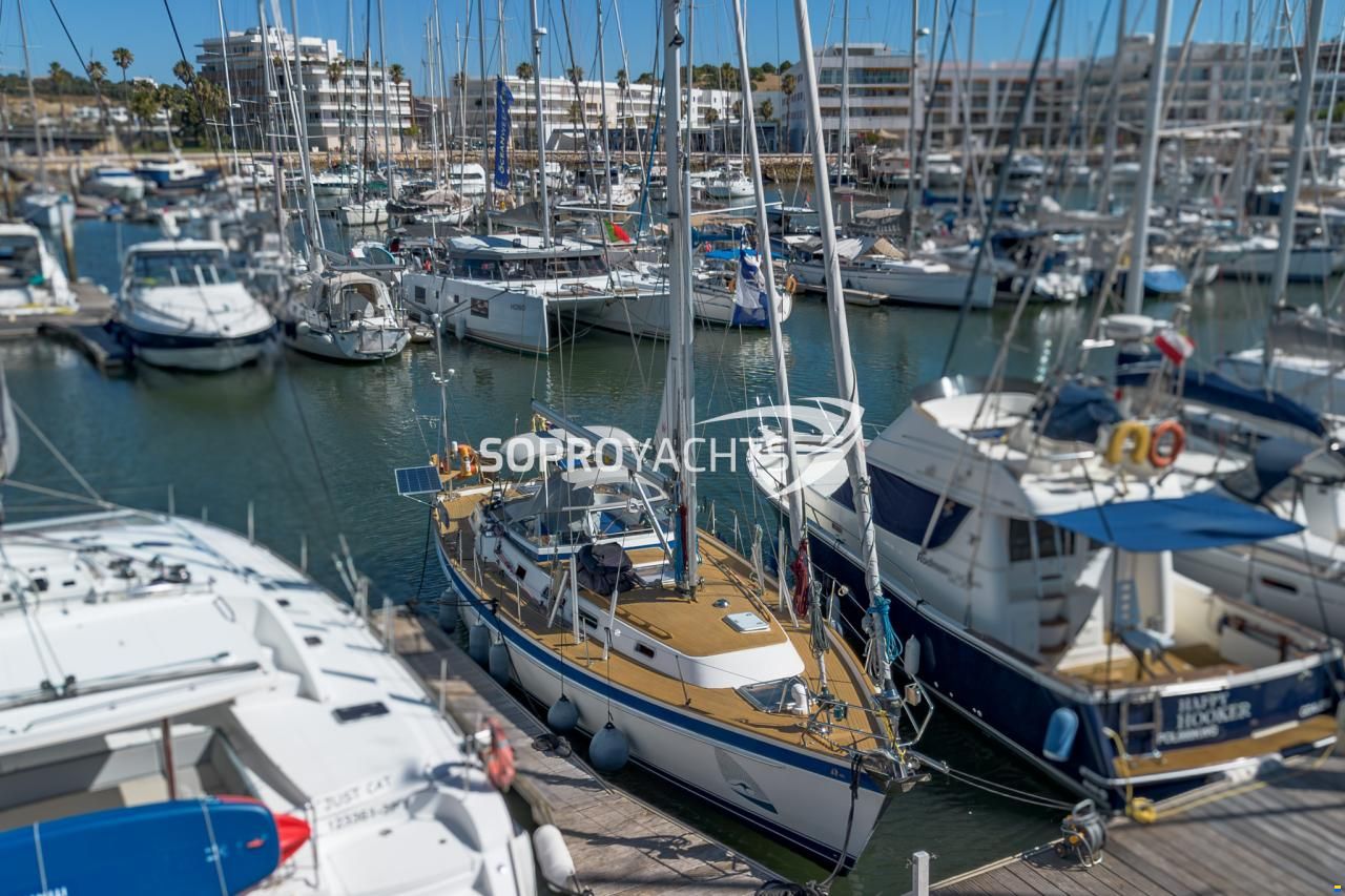 Hallberg-Rassy 43