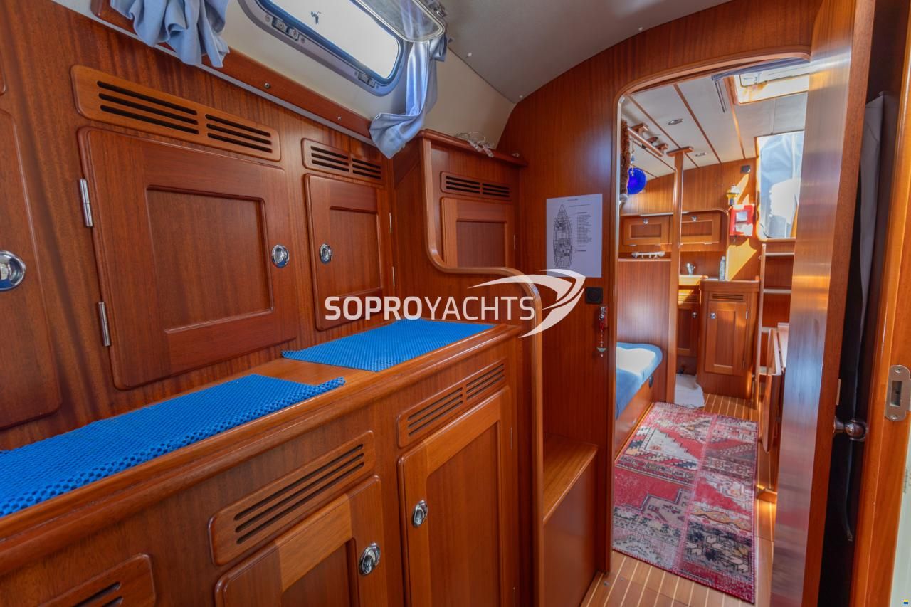 Hallberg-Rassy 43