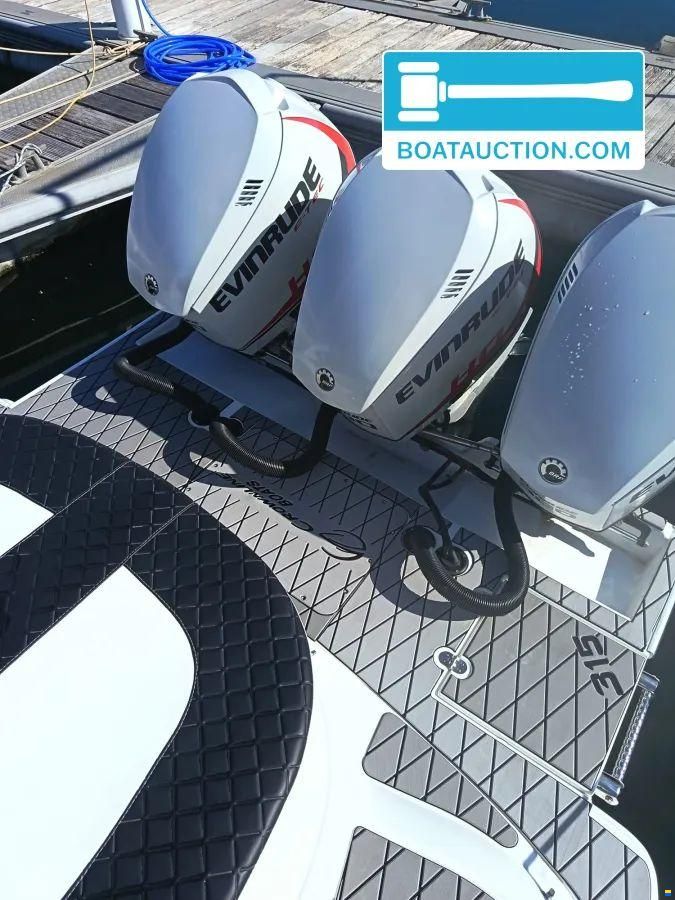 Crownline 315 SCR