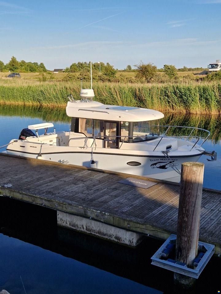 Quicksilver 755 pilothouse