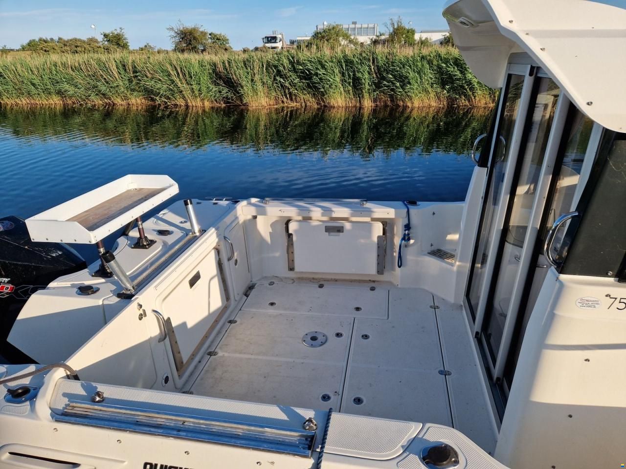 Quicksilver 755 pilothouse