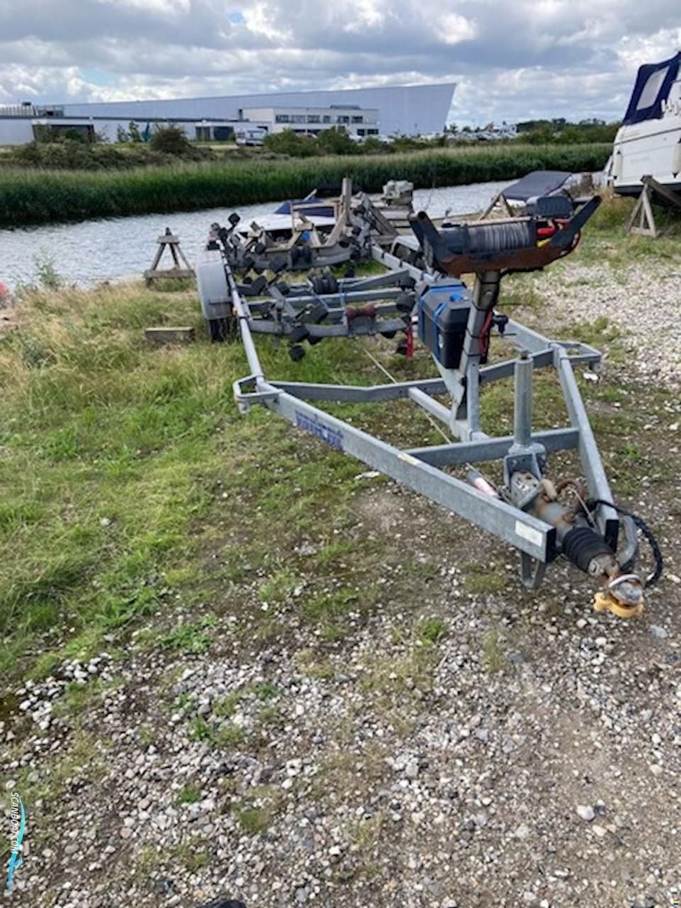Quicksilver 755 pilothouse