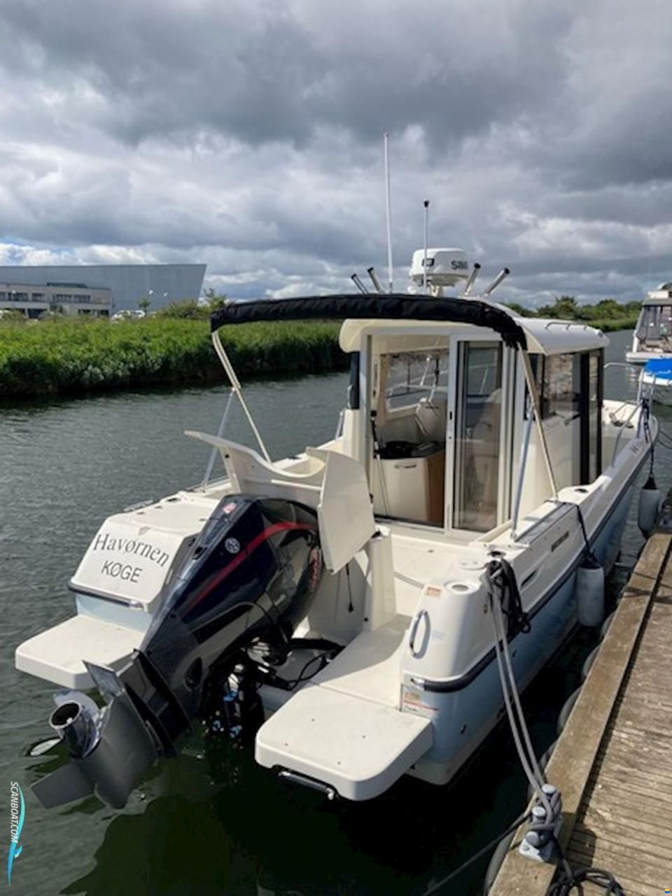 Quicksilver 755 pilothouse