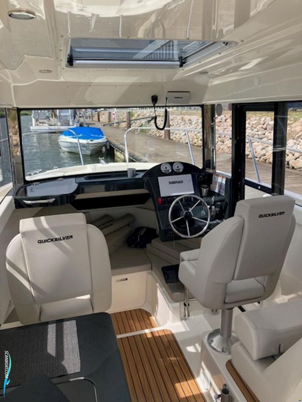 Quicksilver 755 pilothouse