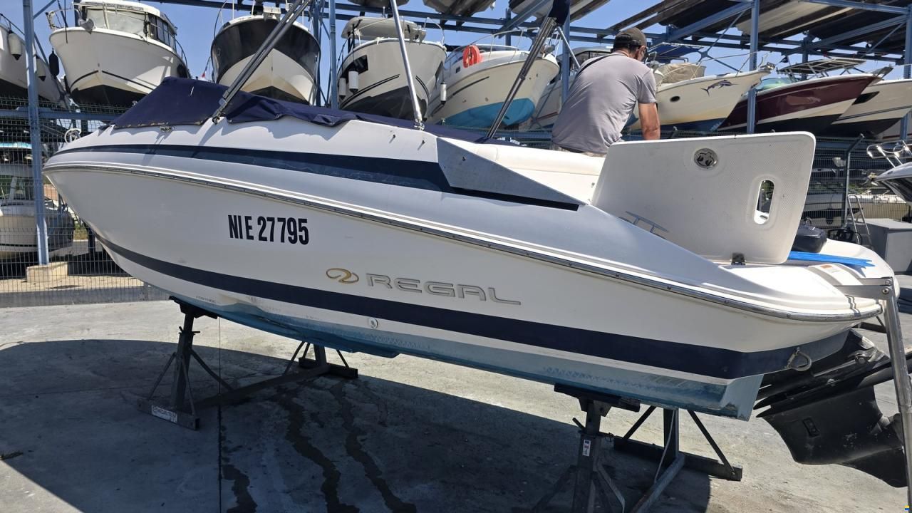 Regal 2250 cuddy