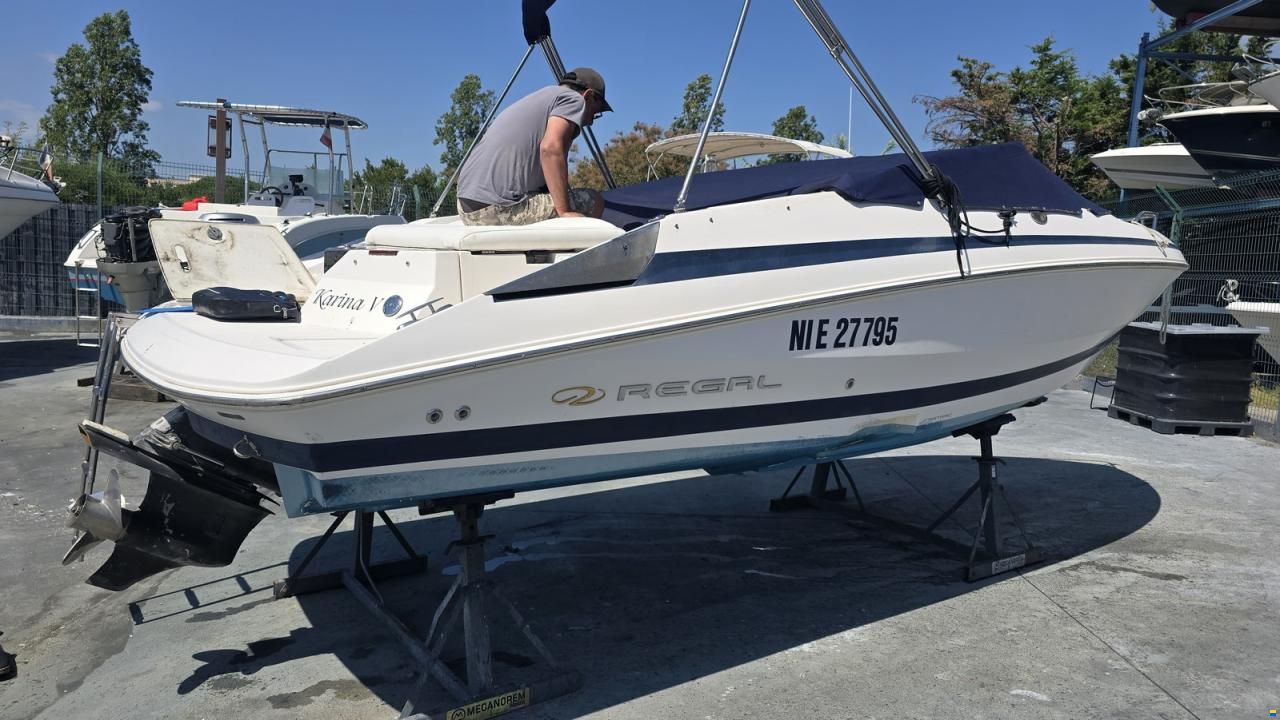 Regal 2250 cuddy