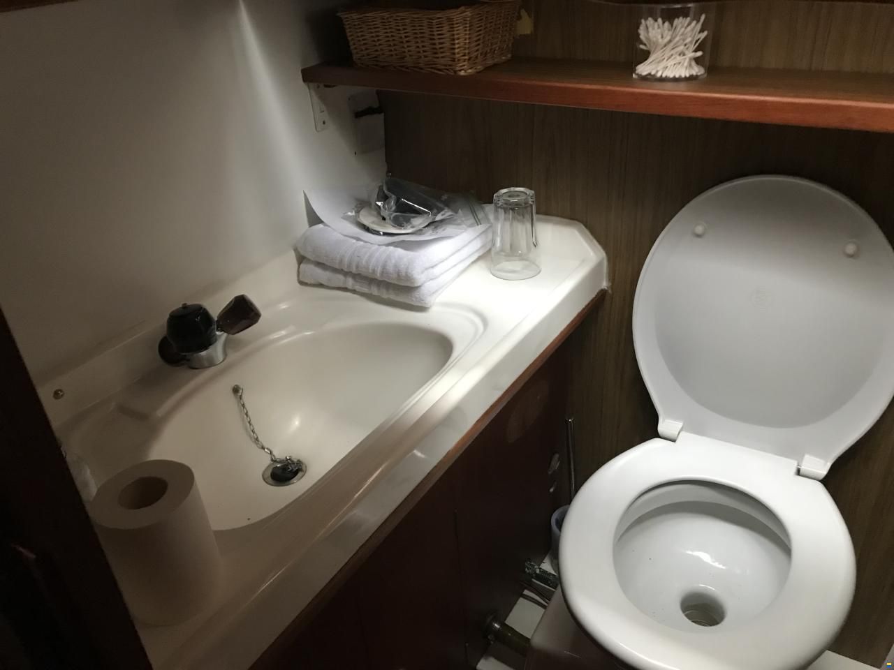 Broom Ocean 37