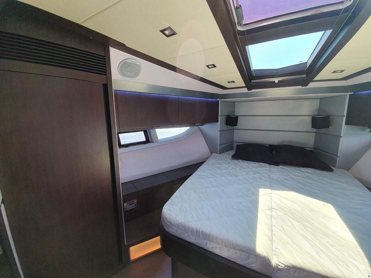 Galeon 700 Skydeck