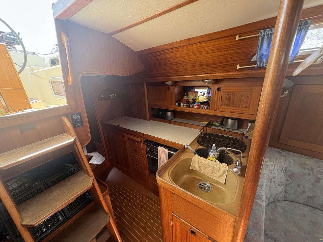 Aphrodite 37