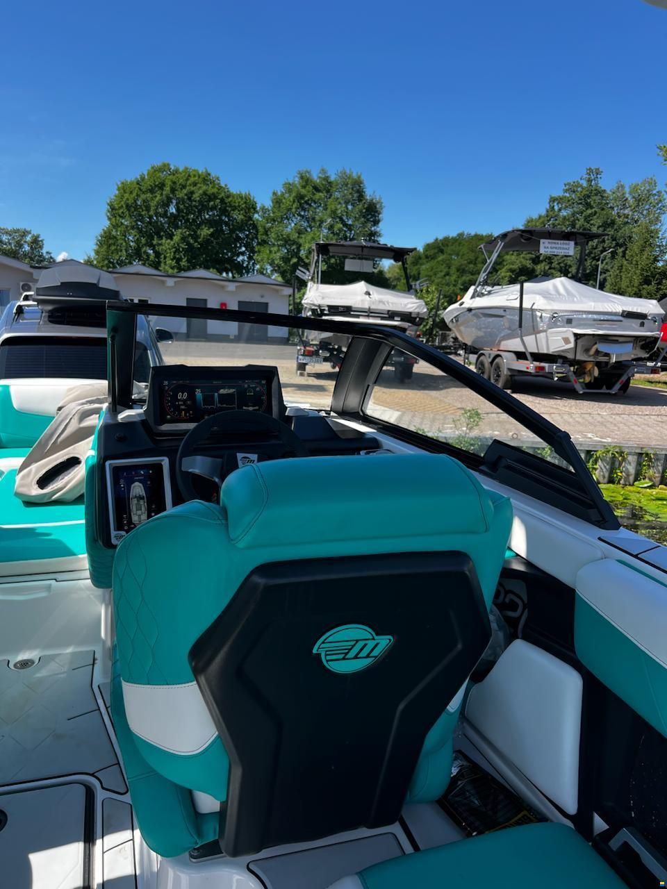 Malibu M220
