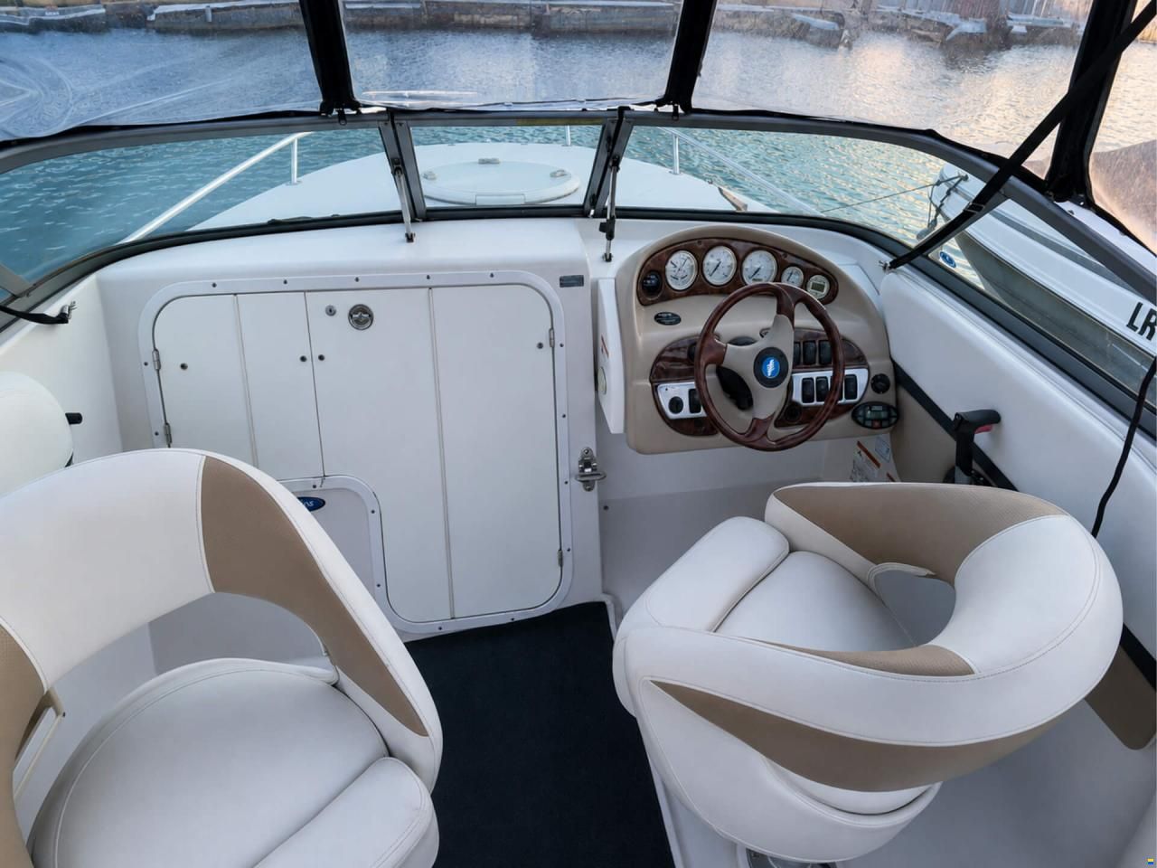 Four Winns 215 Sundowner