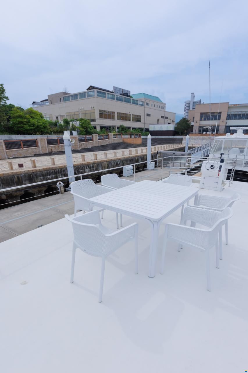 House Boat Japan 300