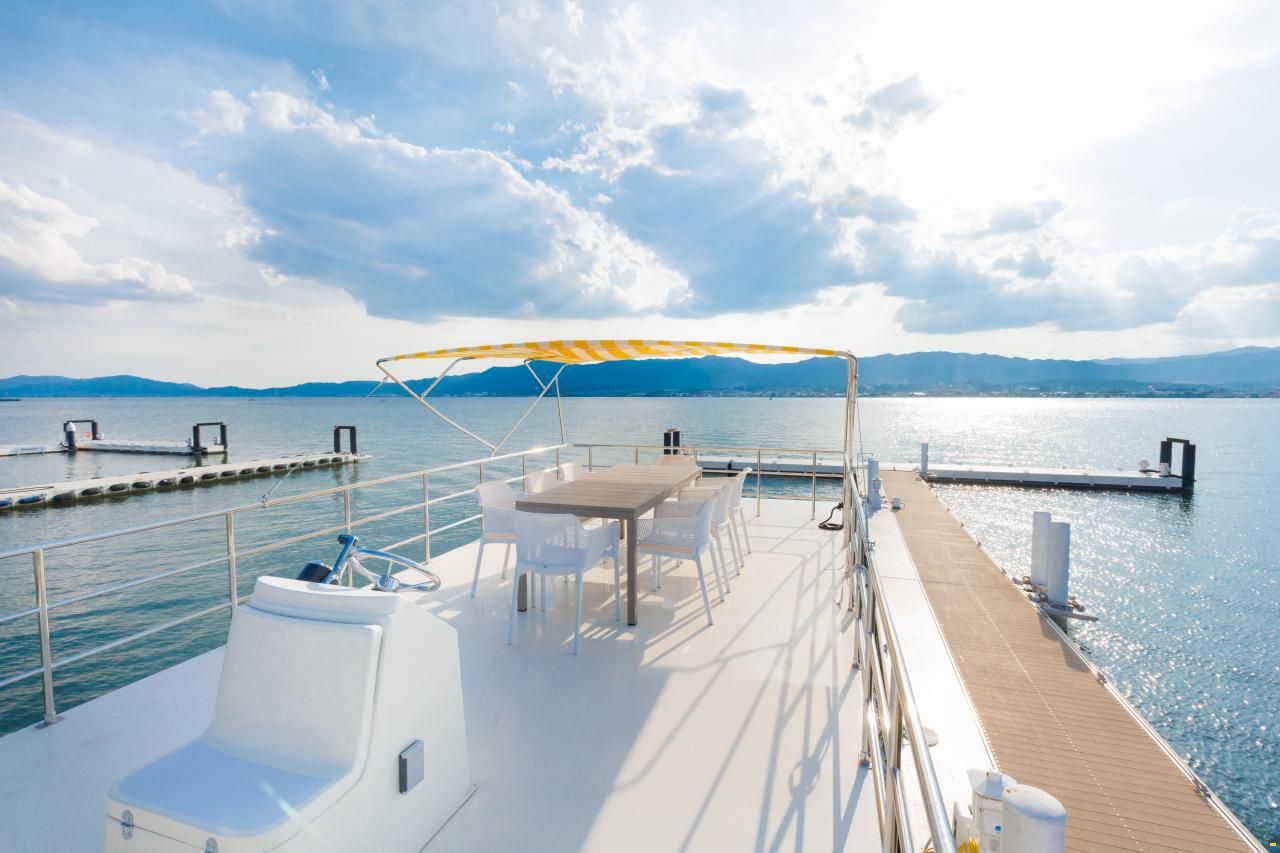 House Boat Japan 300