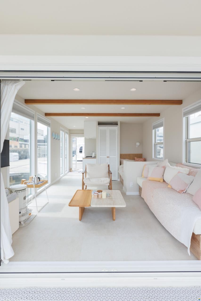 House Boat Japan 300