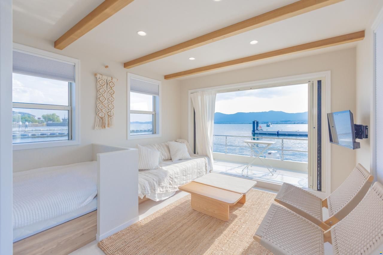 House Boat Japan 300