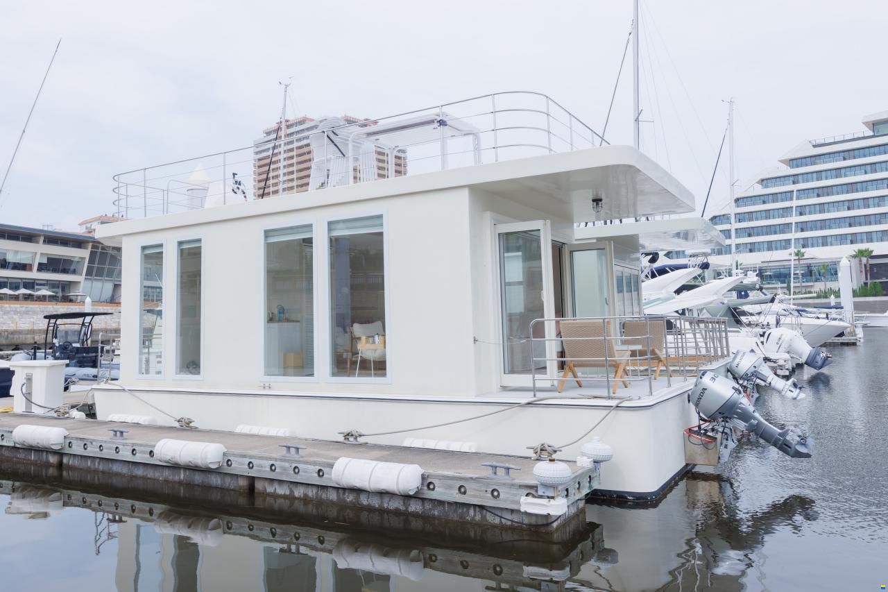 House Boat Japan 300