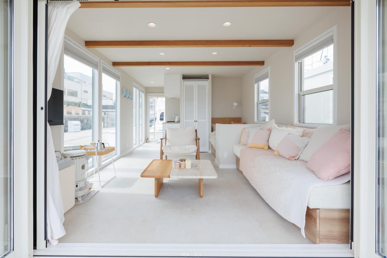 House Boat Japan 300