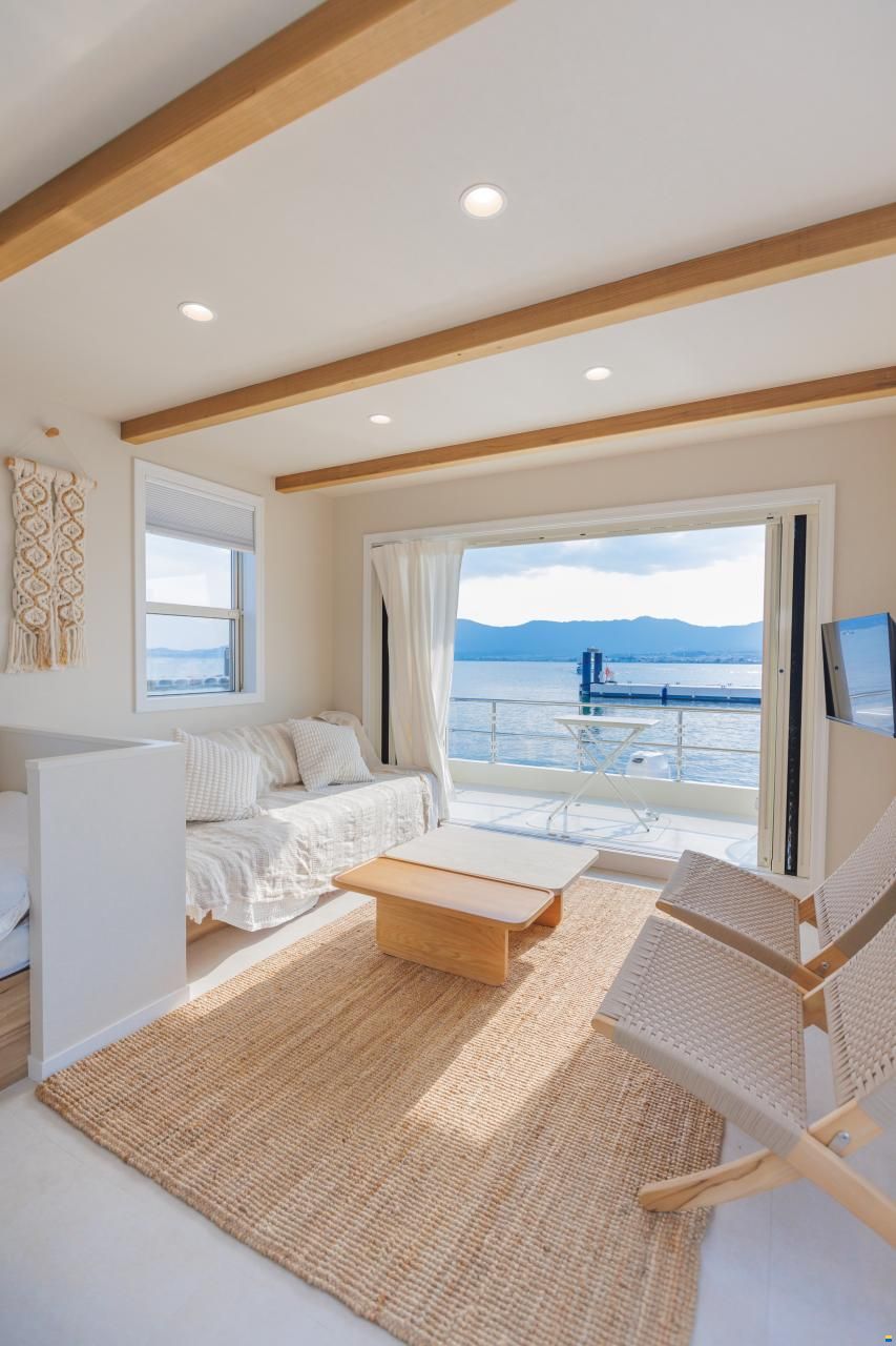 House Boat Japan 300