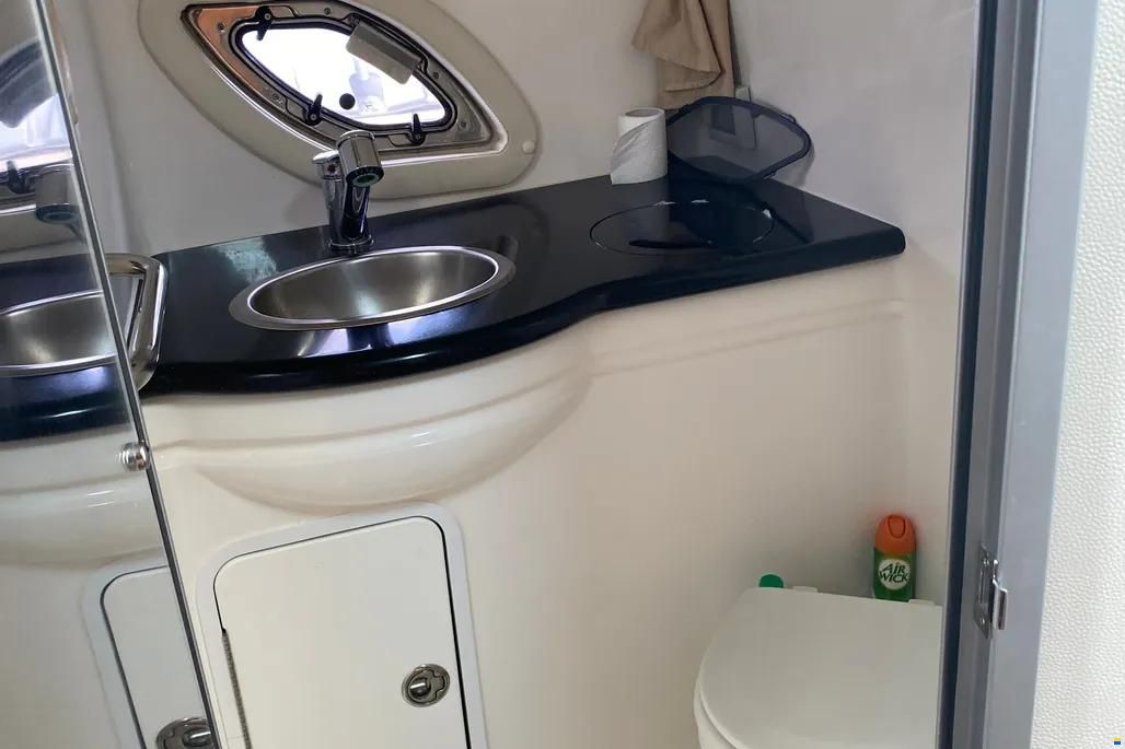 Rinker 310 Express Cruiser