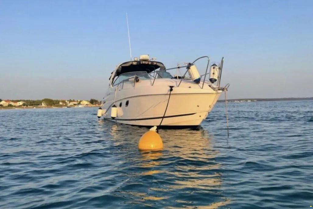 Rinker 310 Express Cruiser