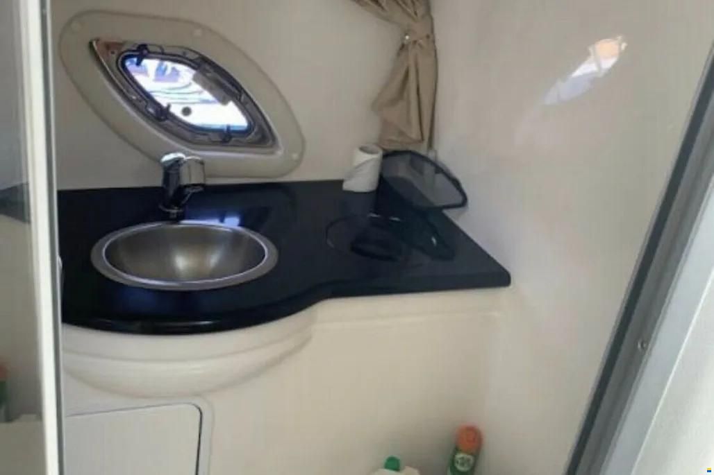 Rinker 310 Express Cruiser