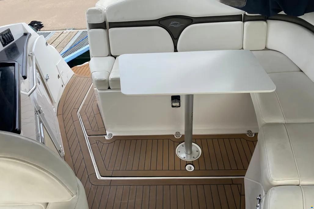 Rinker 310 Express Cruiser