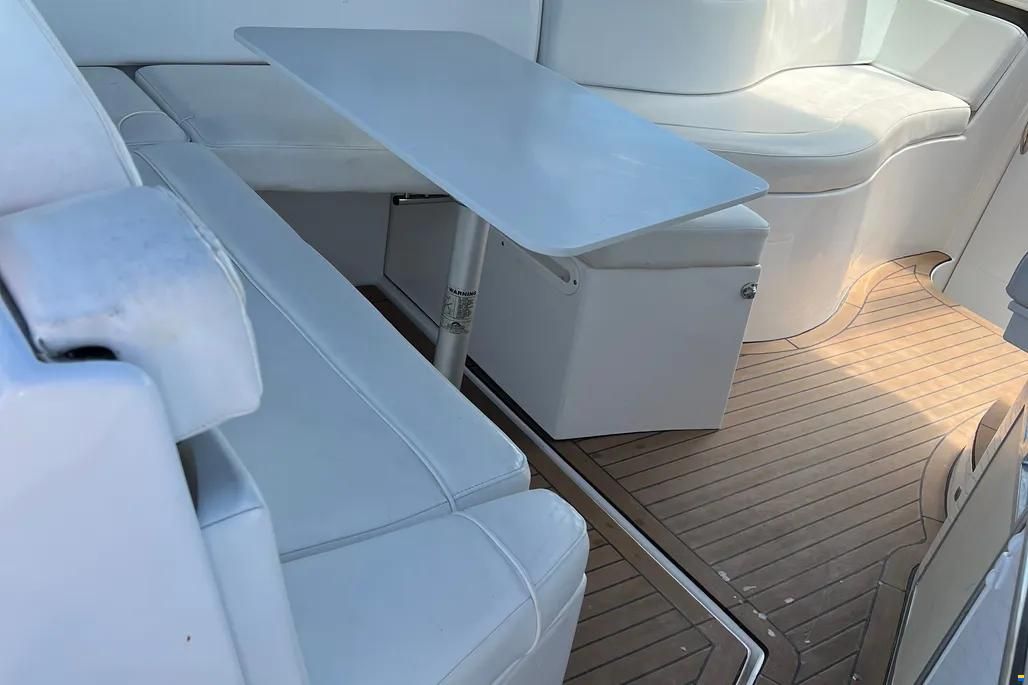 Rinker 310 Express Cruiser