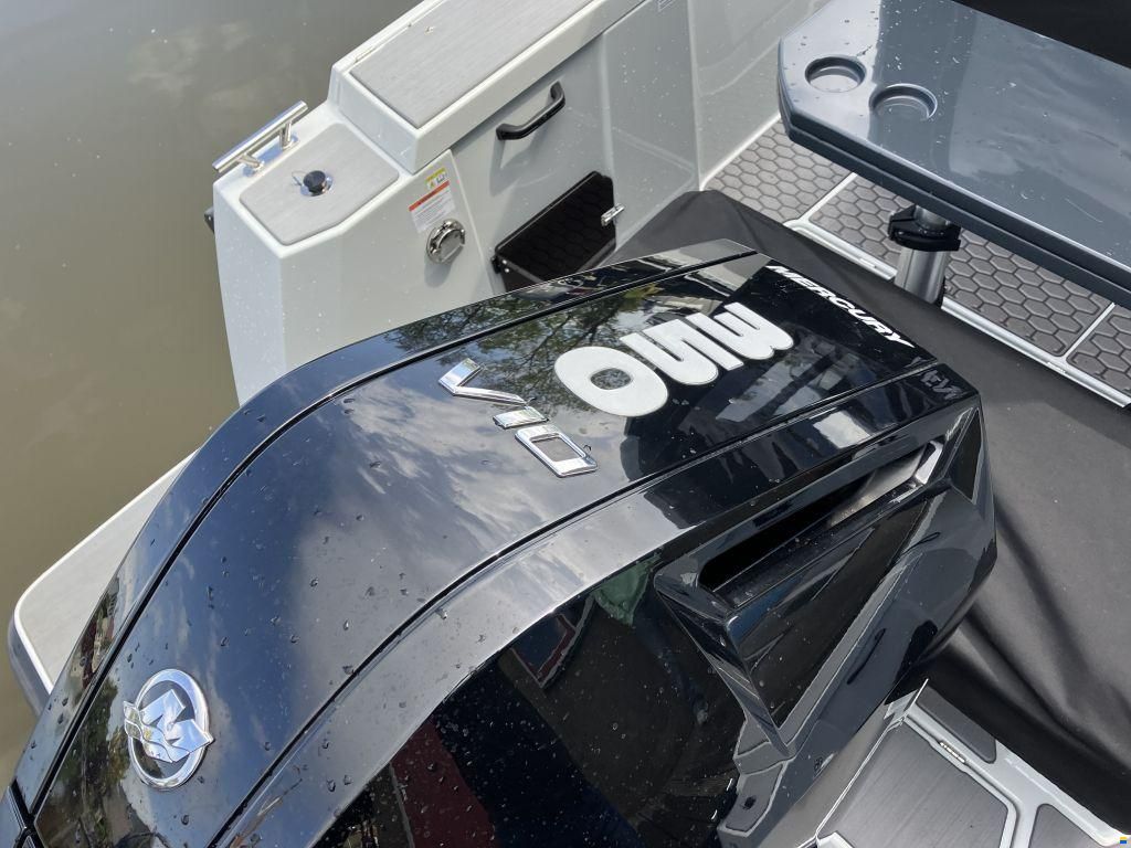 XO Boats DFNDR 9
