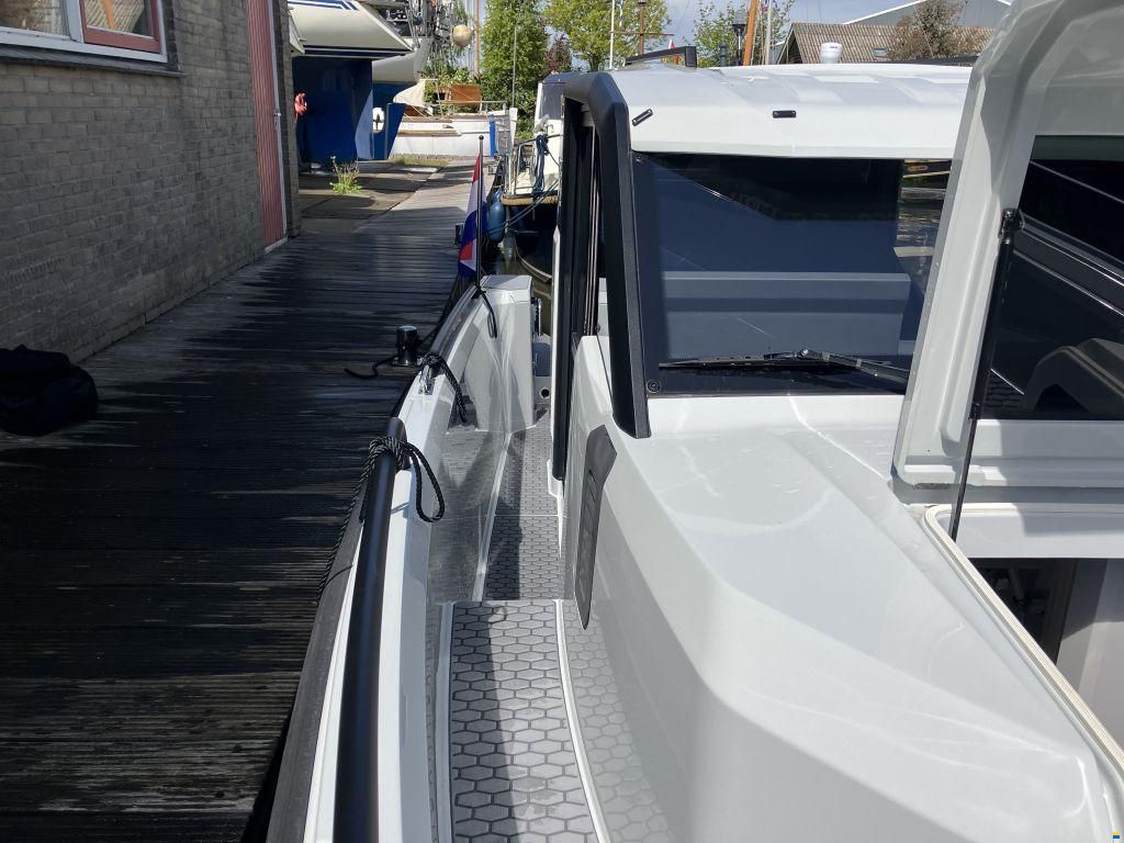 XO Boats DFNDR 9