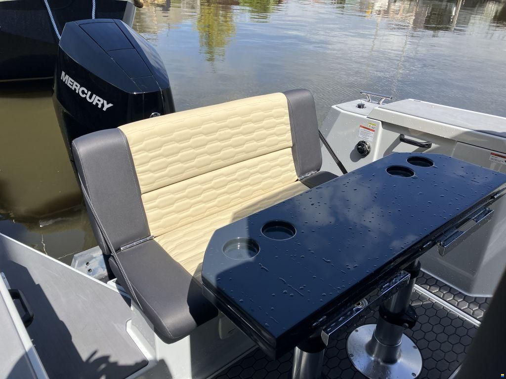 XO Boats DFNDR 9