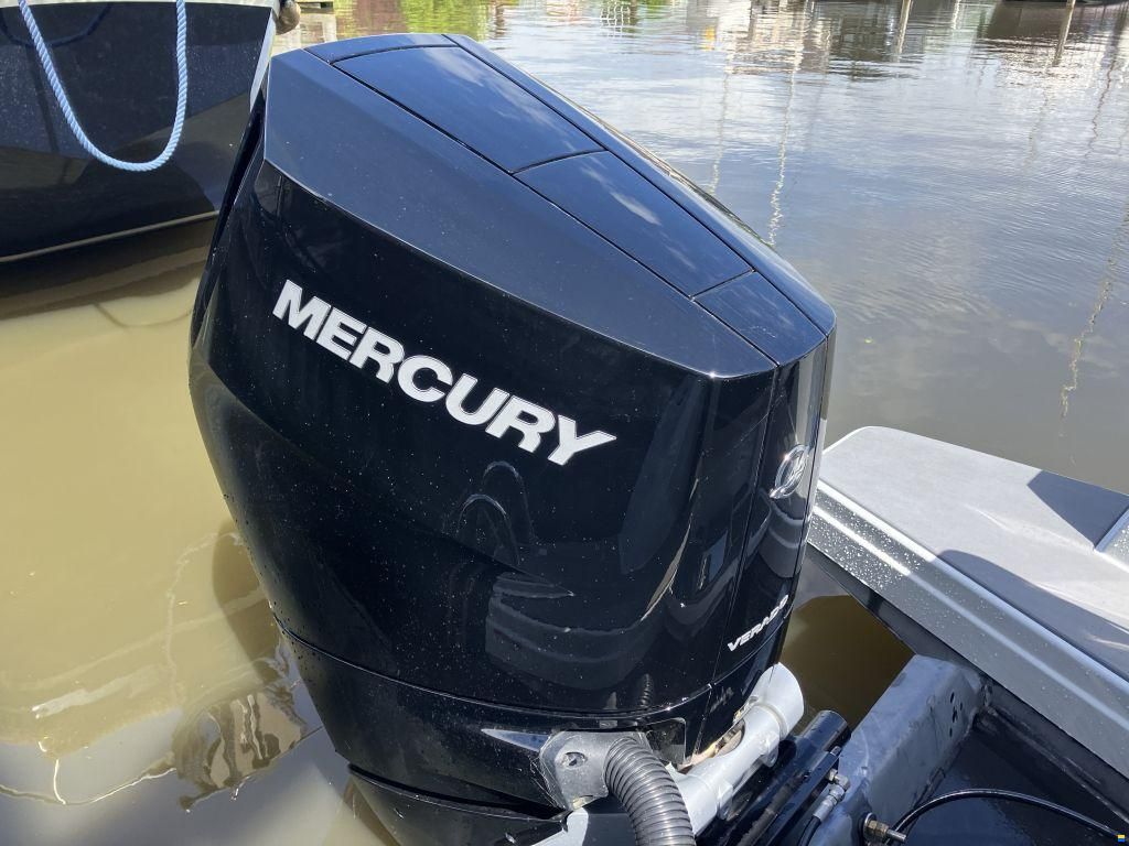 XO Boats DFNDR 9