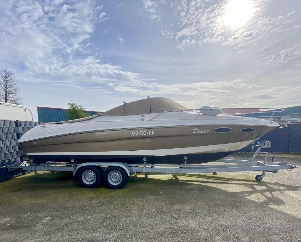 Sea Ray 260 overnighter