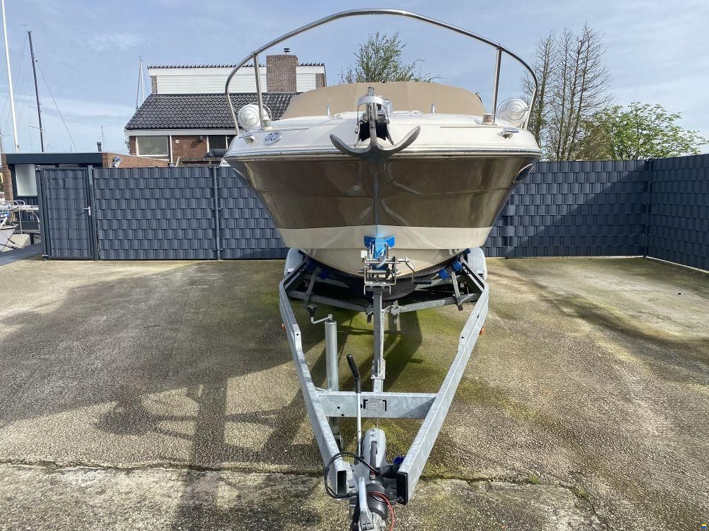 Sea Ray 260 overnighter