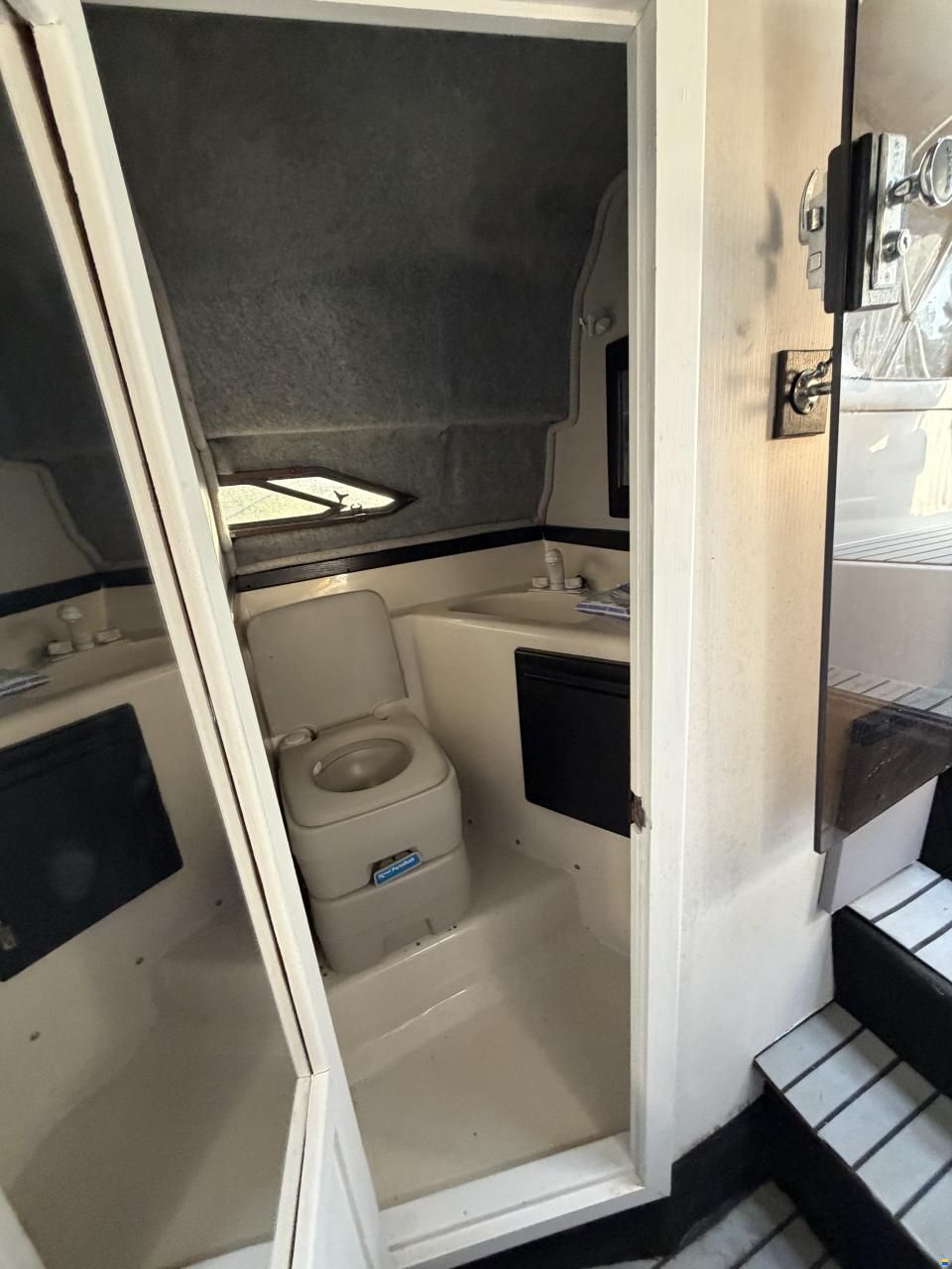 Regal 233 Ambassador Xl