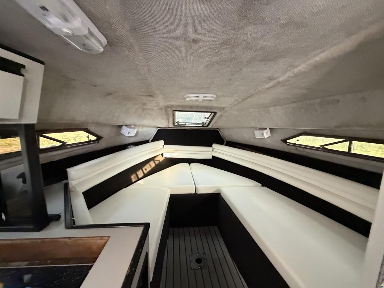 Regal 233 Ambassador Xl