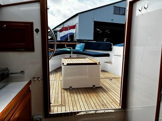 WeCo 825 Cabin